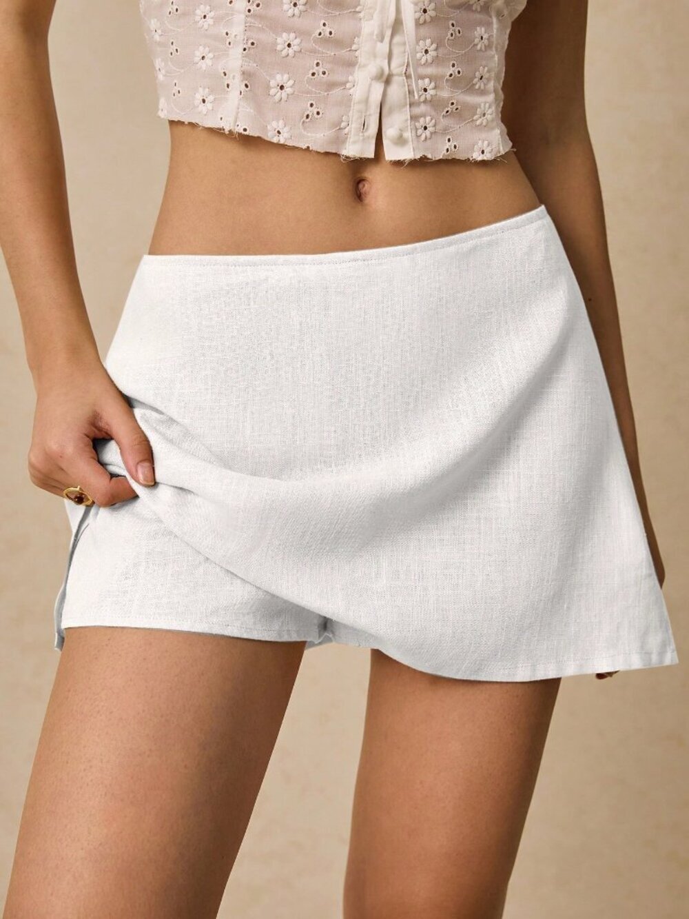 White Casual Women's Plain Color Shorts